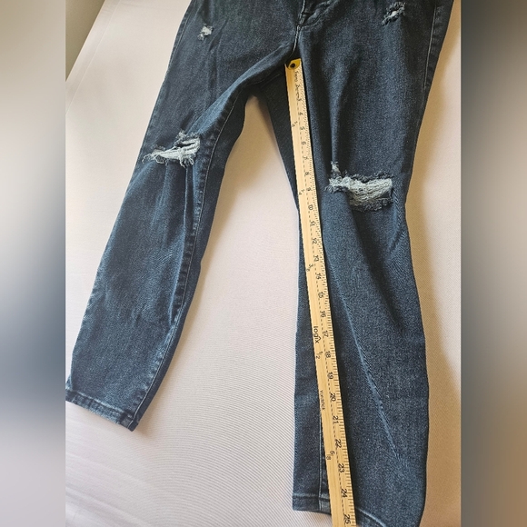 Good American Size 16 Blue Relaxed Jeans with Distressed Knees - Picture 5 of 8